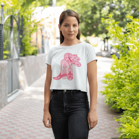 Cropped T-Shirt Cowboy Boots & Hat